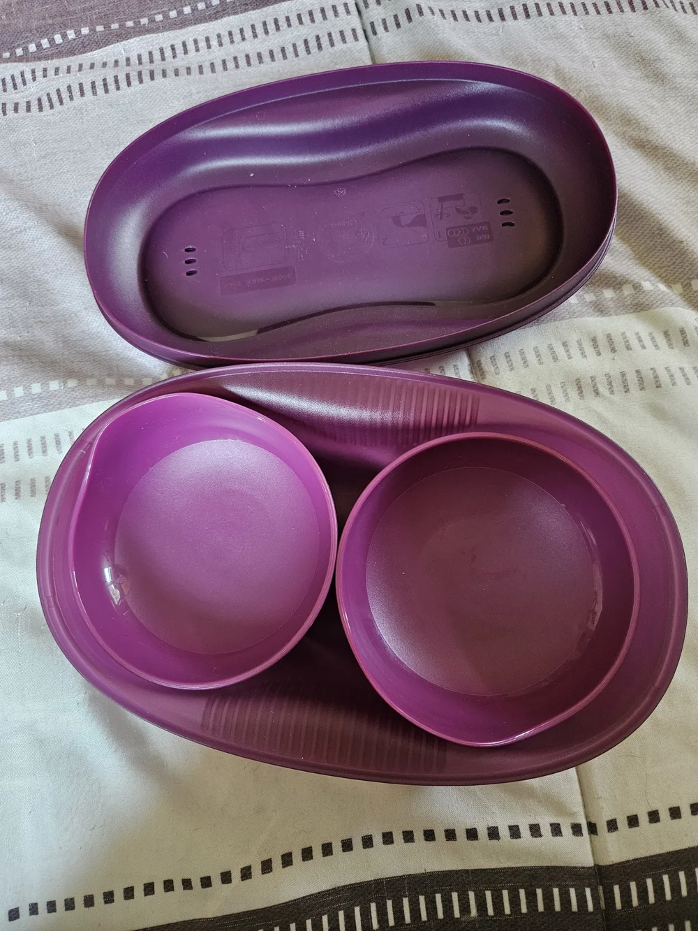 Tupperware Purple Plastic Microwave Dish For Eggs, Corn And Other Things.